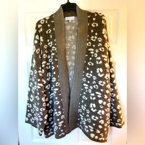Gibson * Latimer army green leopard print open front sweater/cardigan xl